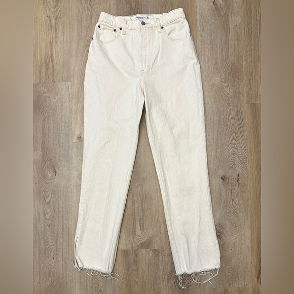 Abercrombie & Fitch Denim - Abercrombie & Fitch The 90s Straight Ultra High Rise Curve Love Cream Jeans